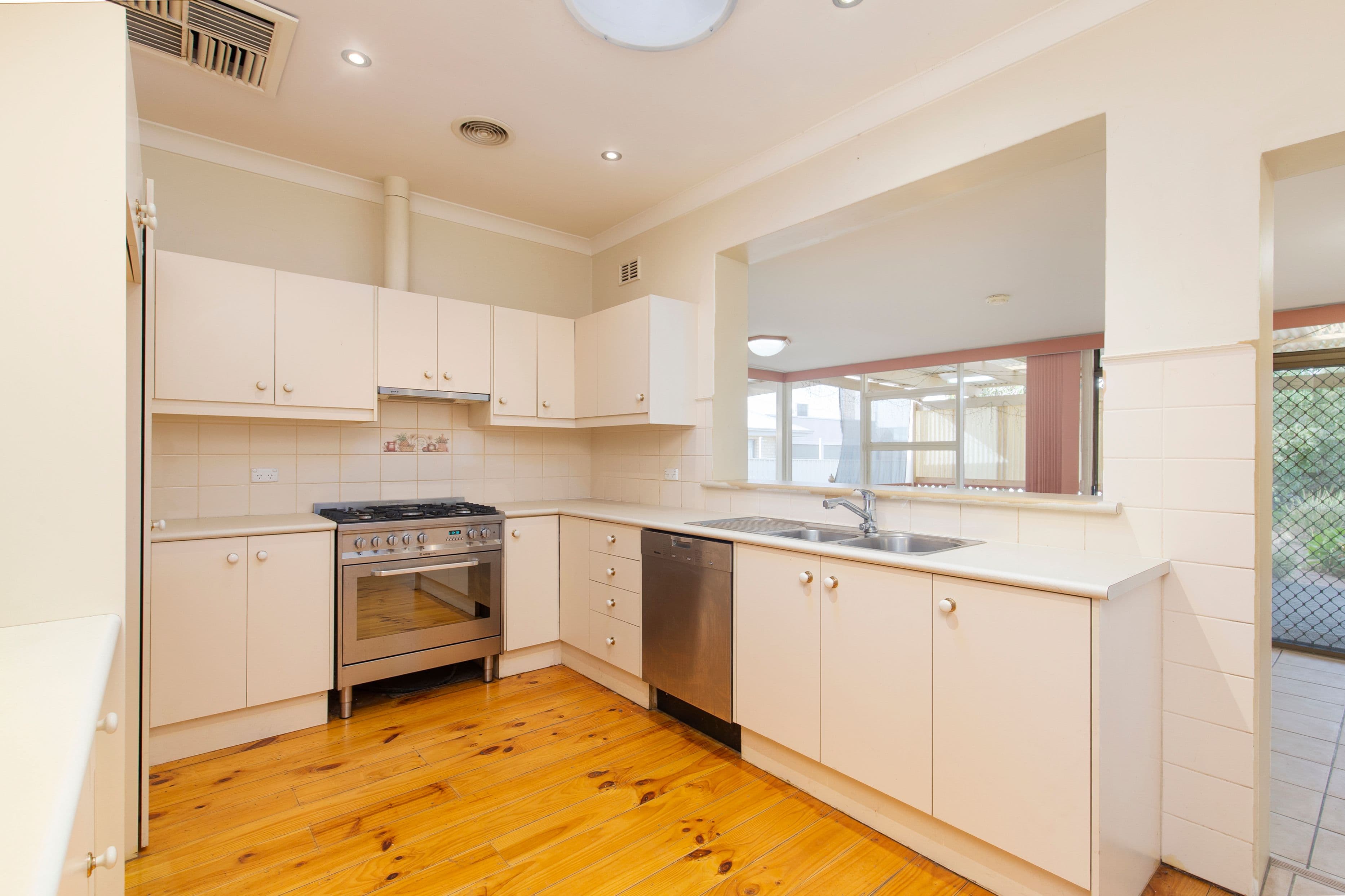 13 Filmer Avenue, Glengowrie SA 5044, Glengowrie - Thumbnail 5