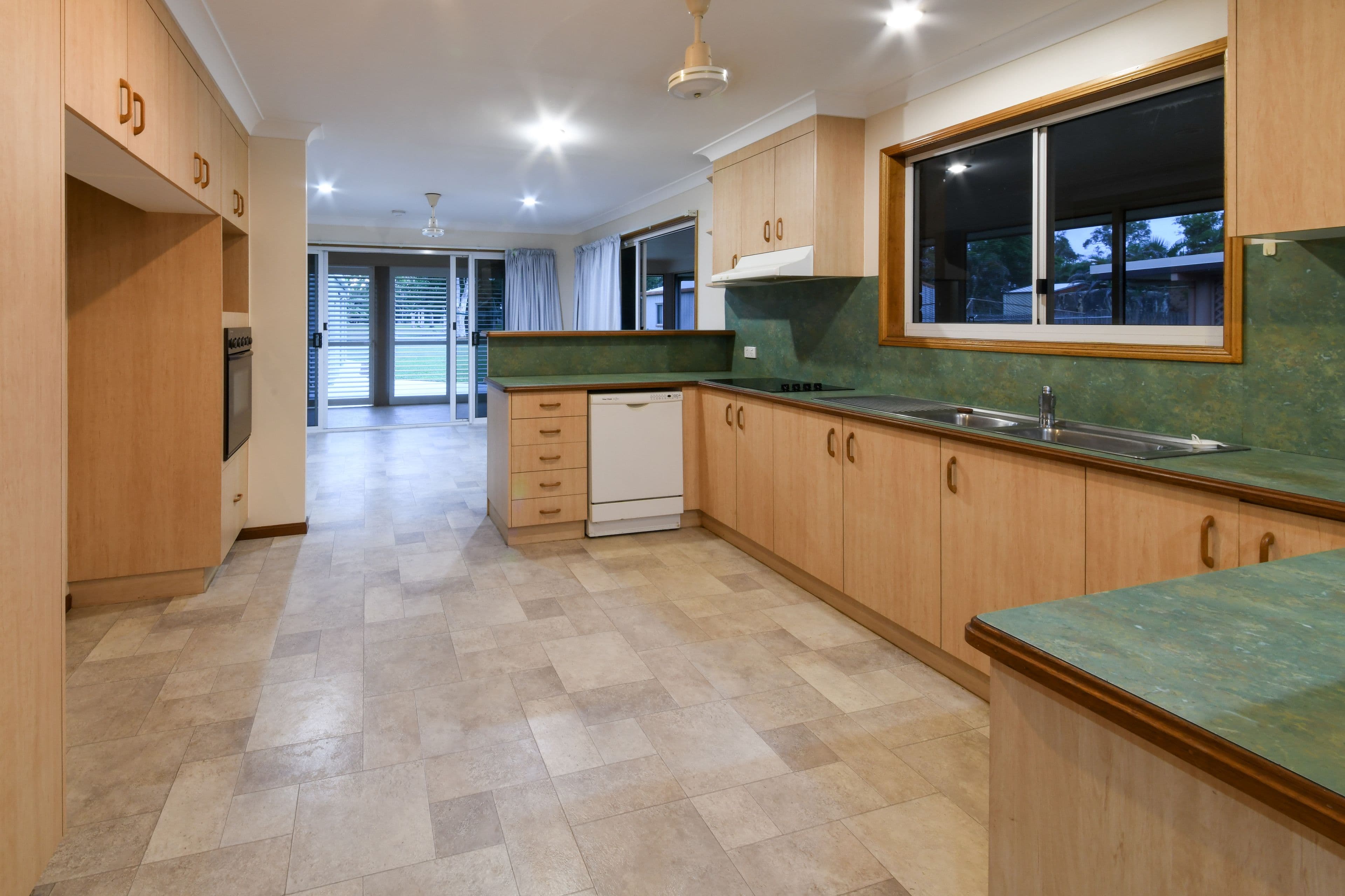 9 Peters Avenue, Midge Point QLD 4799, Midge Point - Thumbnail 5