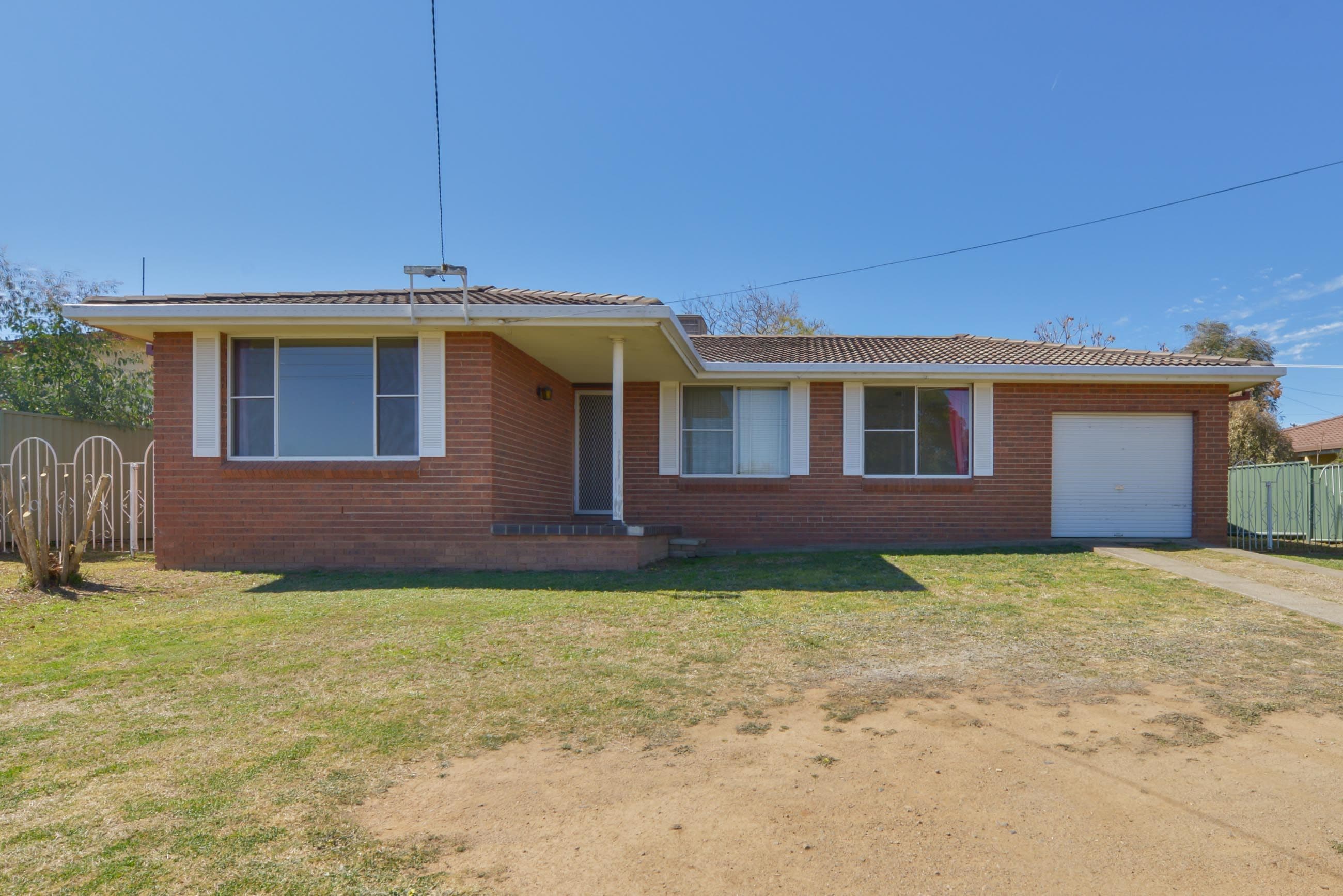 8 Jemmy Place, Tamworth NSW 2340, Tamworth - Image 1