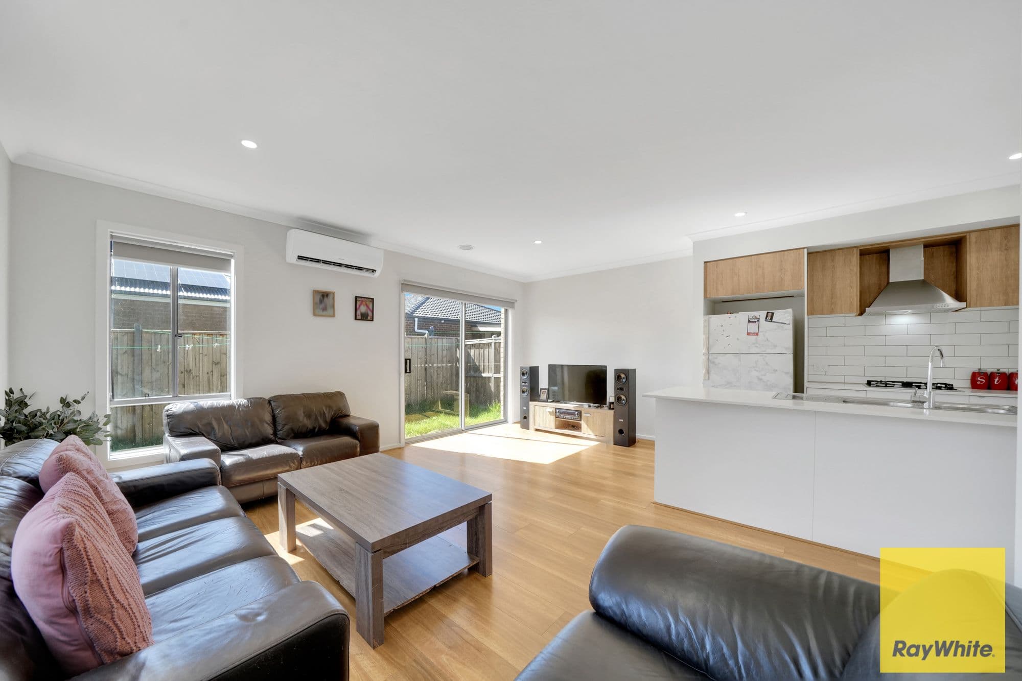 6 Azalea Way, Rockbank VIC 3335, Rockbank - Thumbnail 4