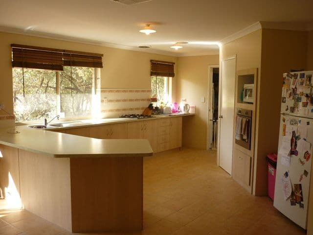 14 Hereford Way, LOWER CHITTERING WA 6084, Lower Chittering - Thumbnail 2