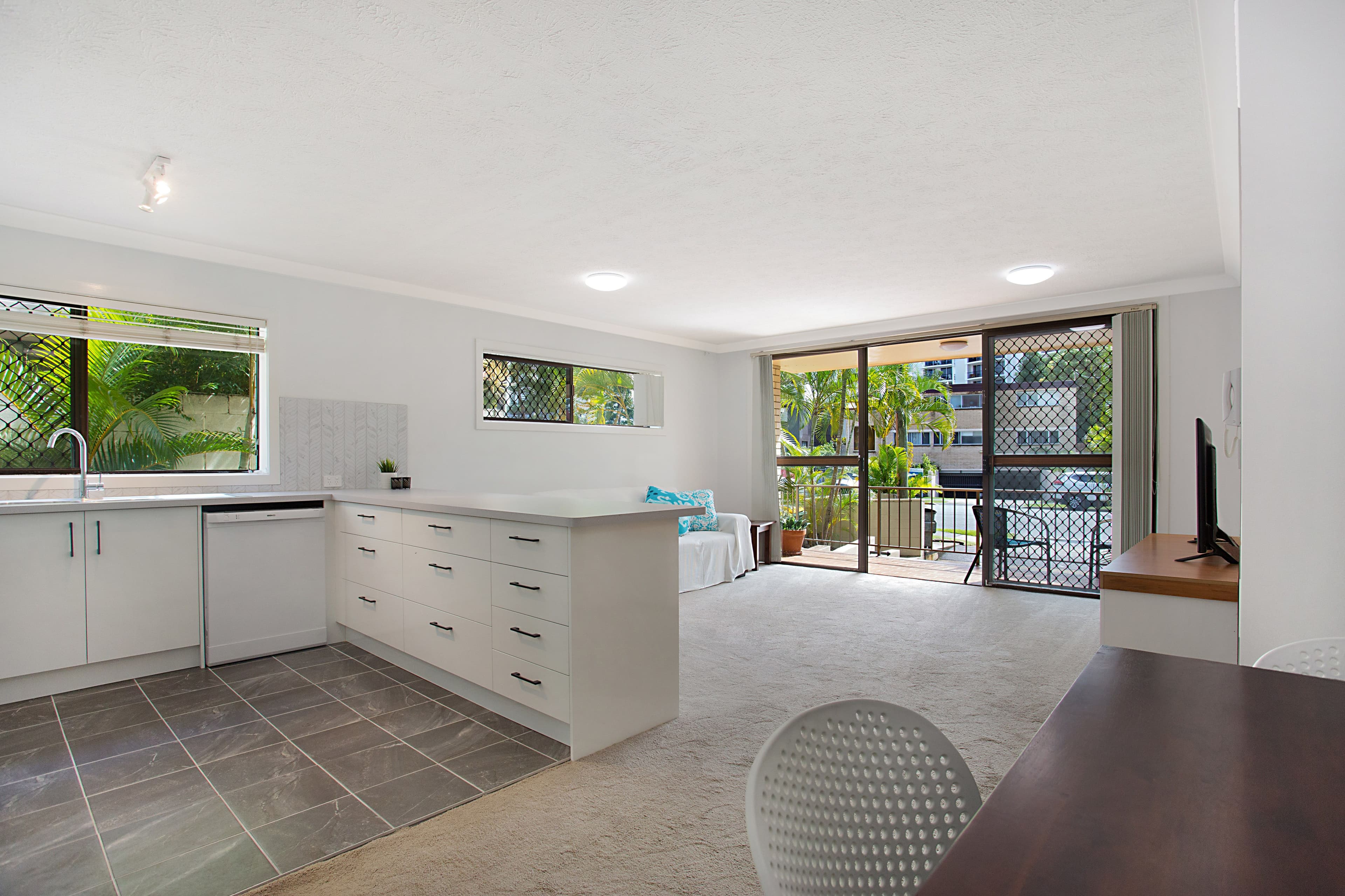 4 'Summerset' 18 First Avenue, Broadbeach QLD 4218, Broadbeach - Thumbnail 2