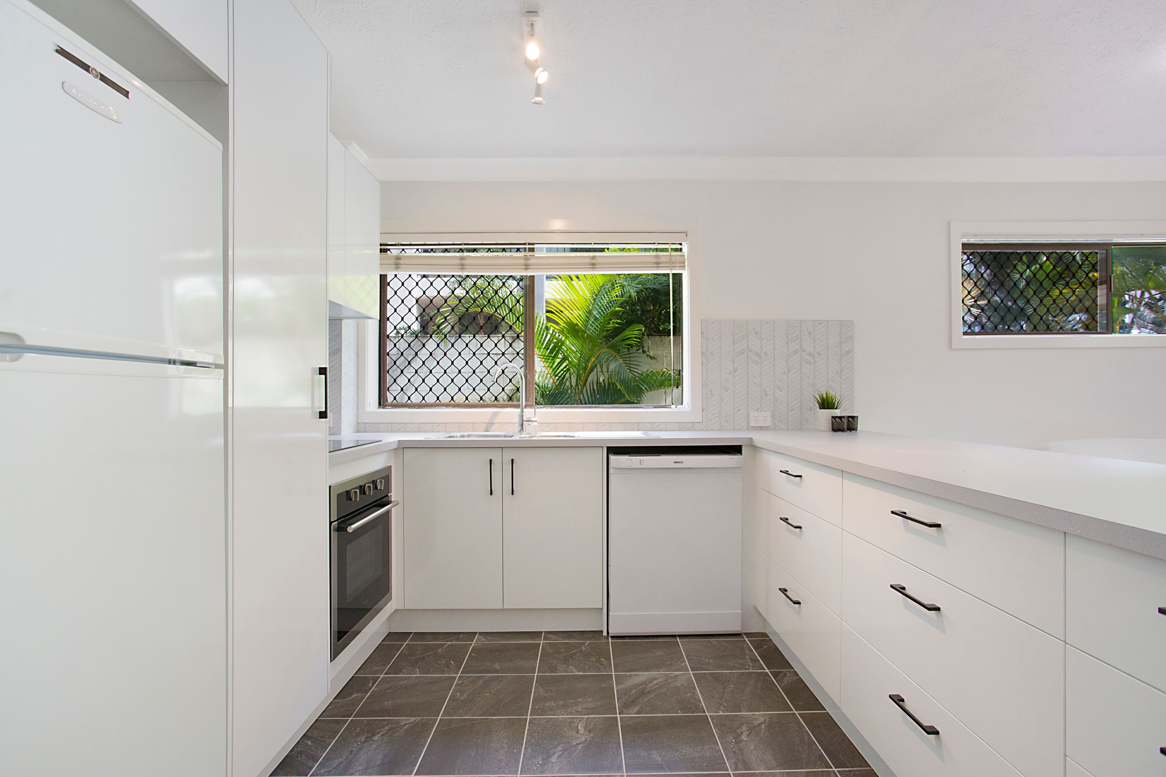 4 'Summerset' 18 First Avenue, Broadbeach QLD 4218, Broadbeach - Thumbnail 5
