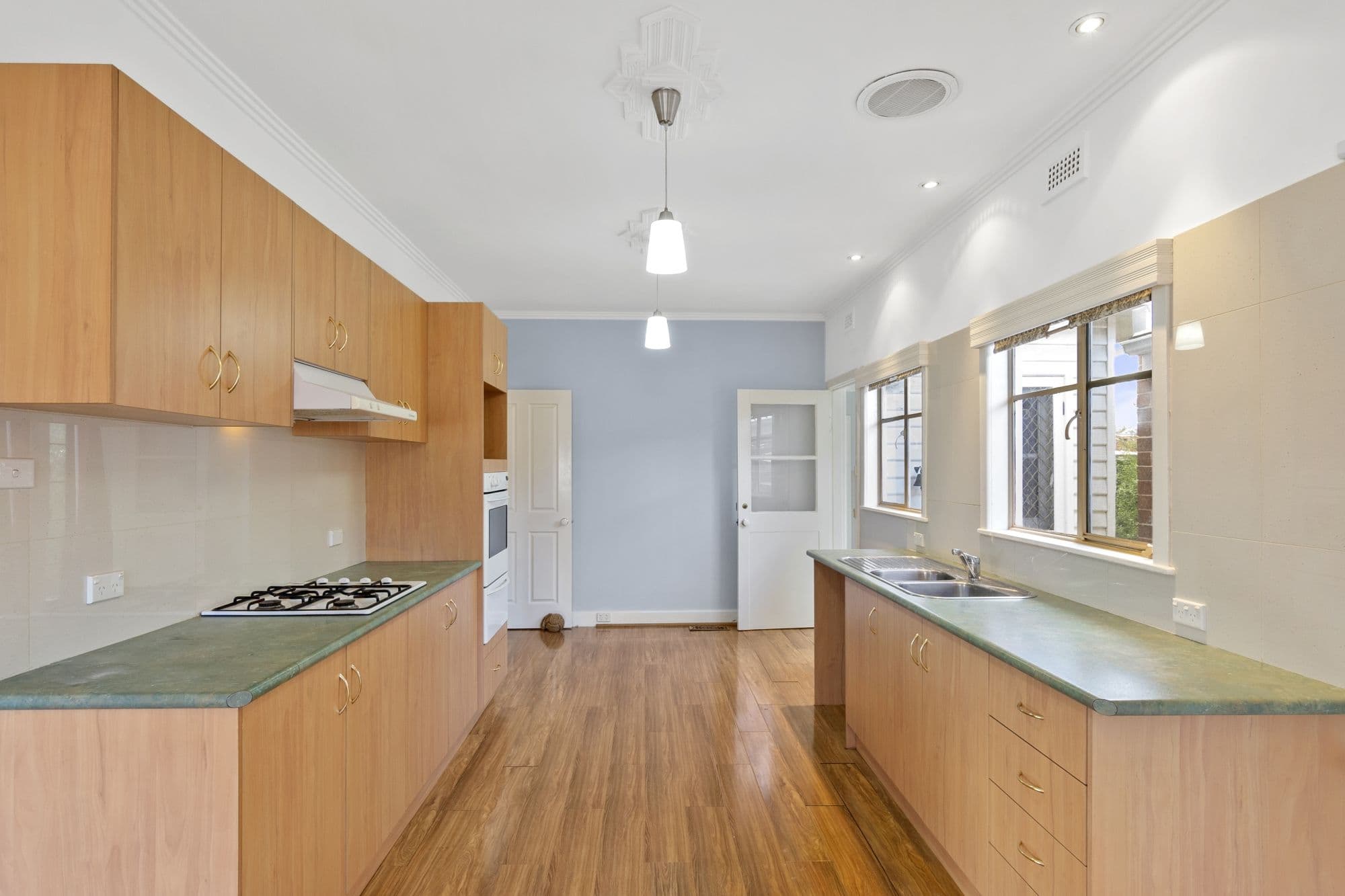 52 Cornwall Road, Sunshine VIC 3020, Sunshine - Thumbnail 4