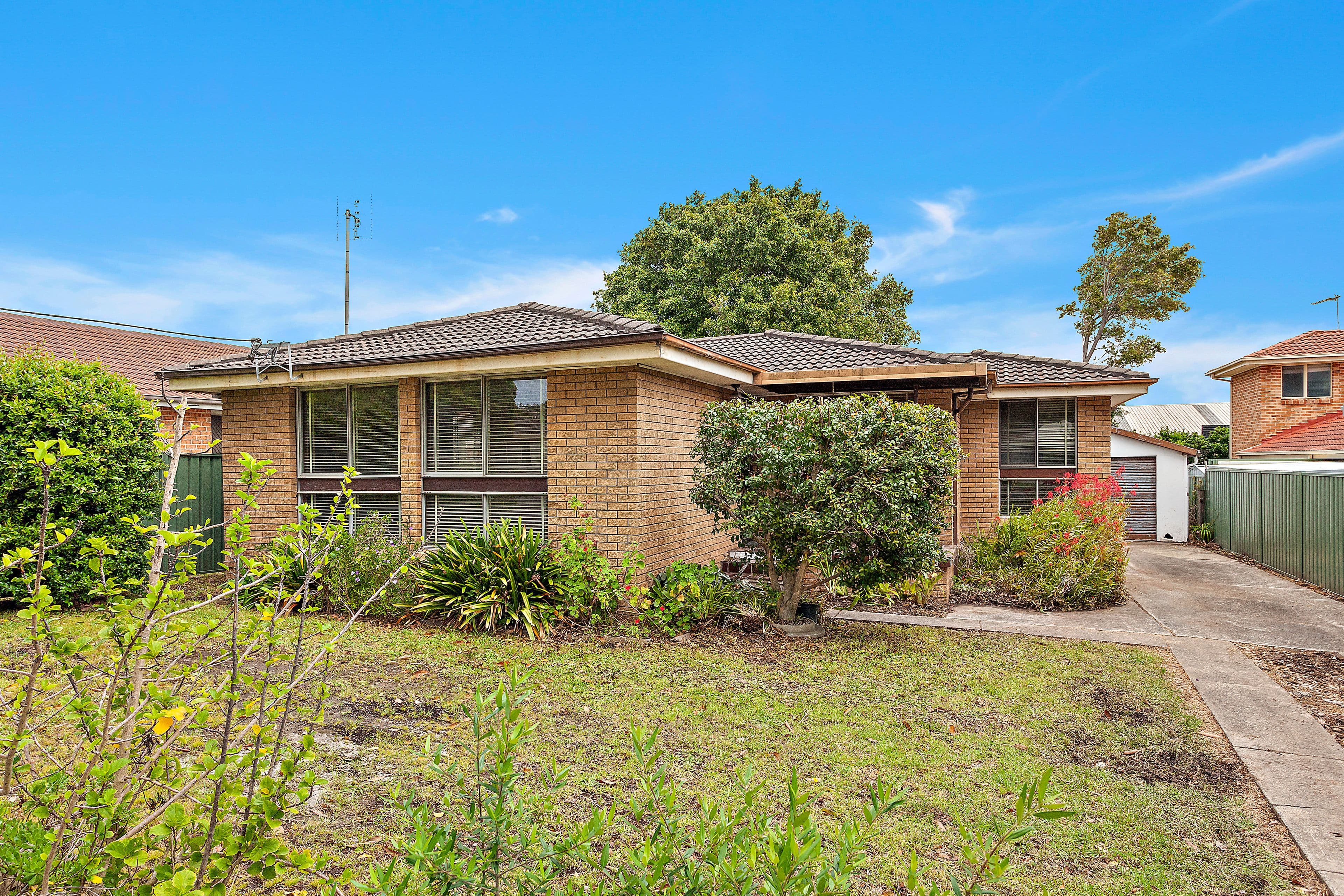 9 Central Avenue, Oak Flats - Image 1