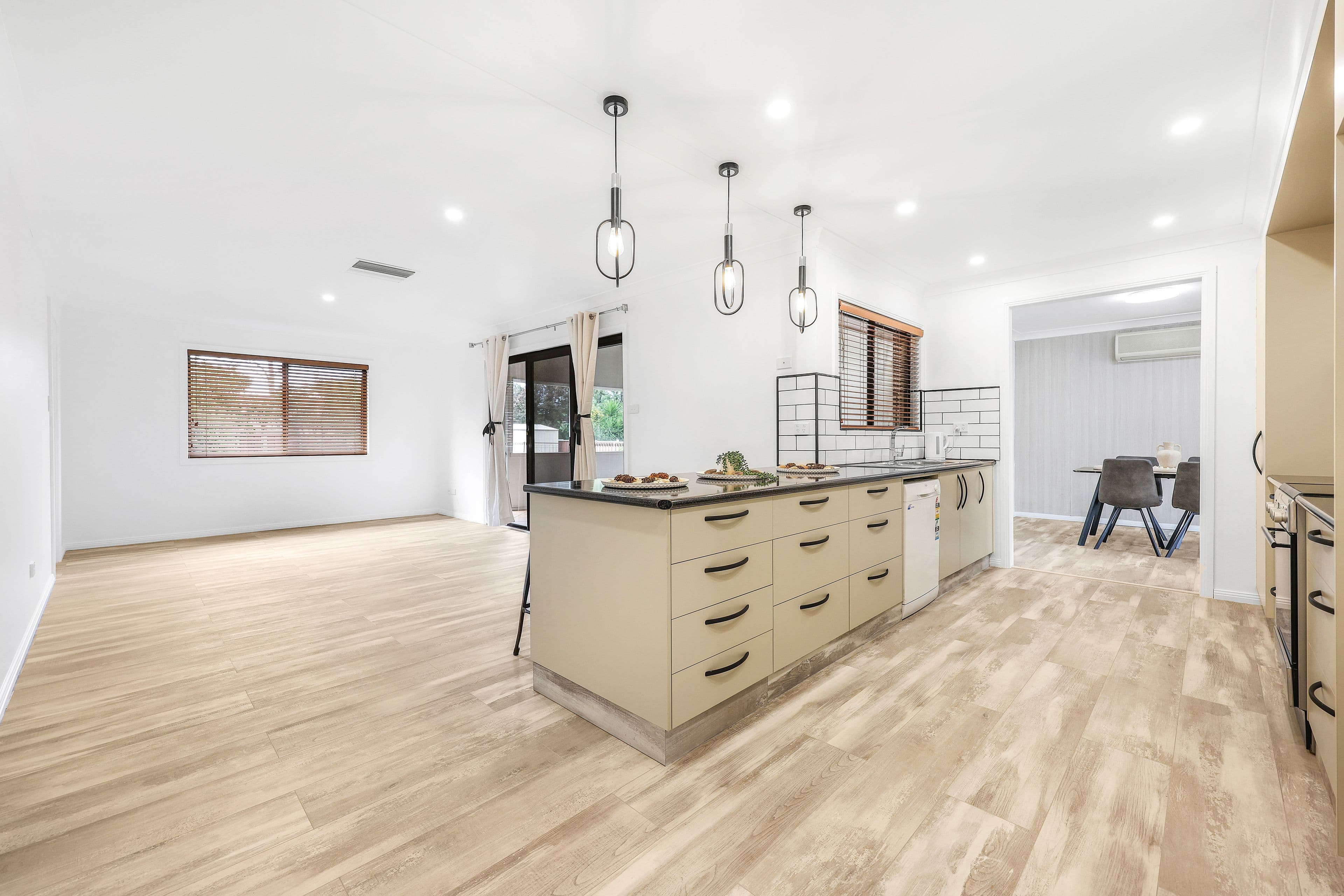 37 Bandalong Street, Tamworth NSW 2340, Hillvue - Thumbnail 3