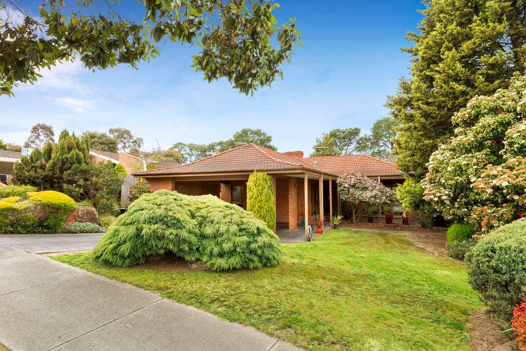 17 Fernlea Crescent, DONCASTER EAST VIC 3109, Doncaster East - Thumbnail 2