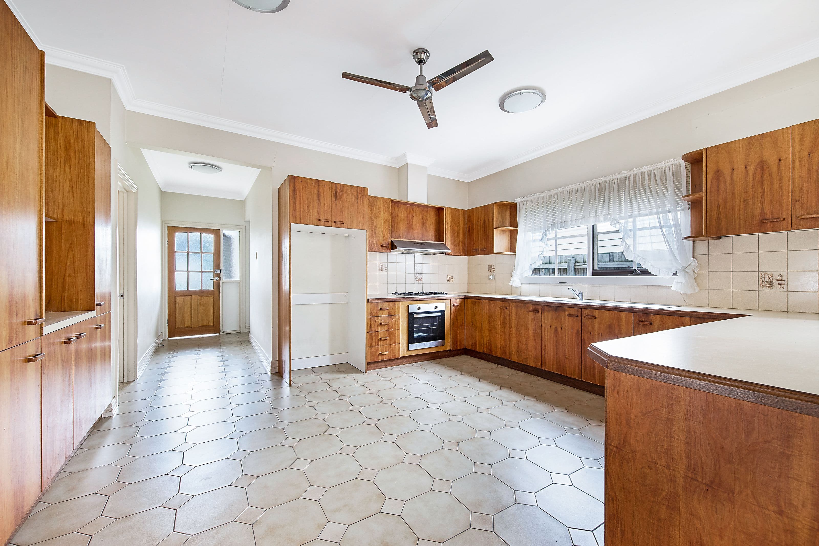 45 Carlisle Crescent, Hughesdale VIC 3166, Hughesdale - Thumbnail 2
