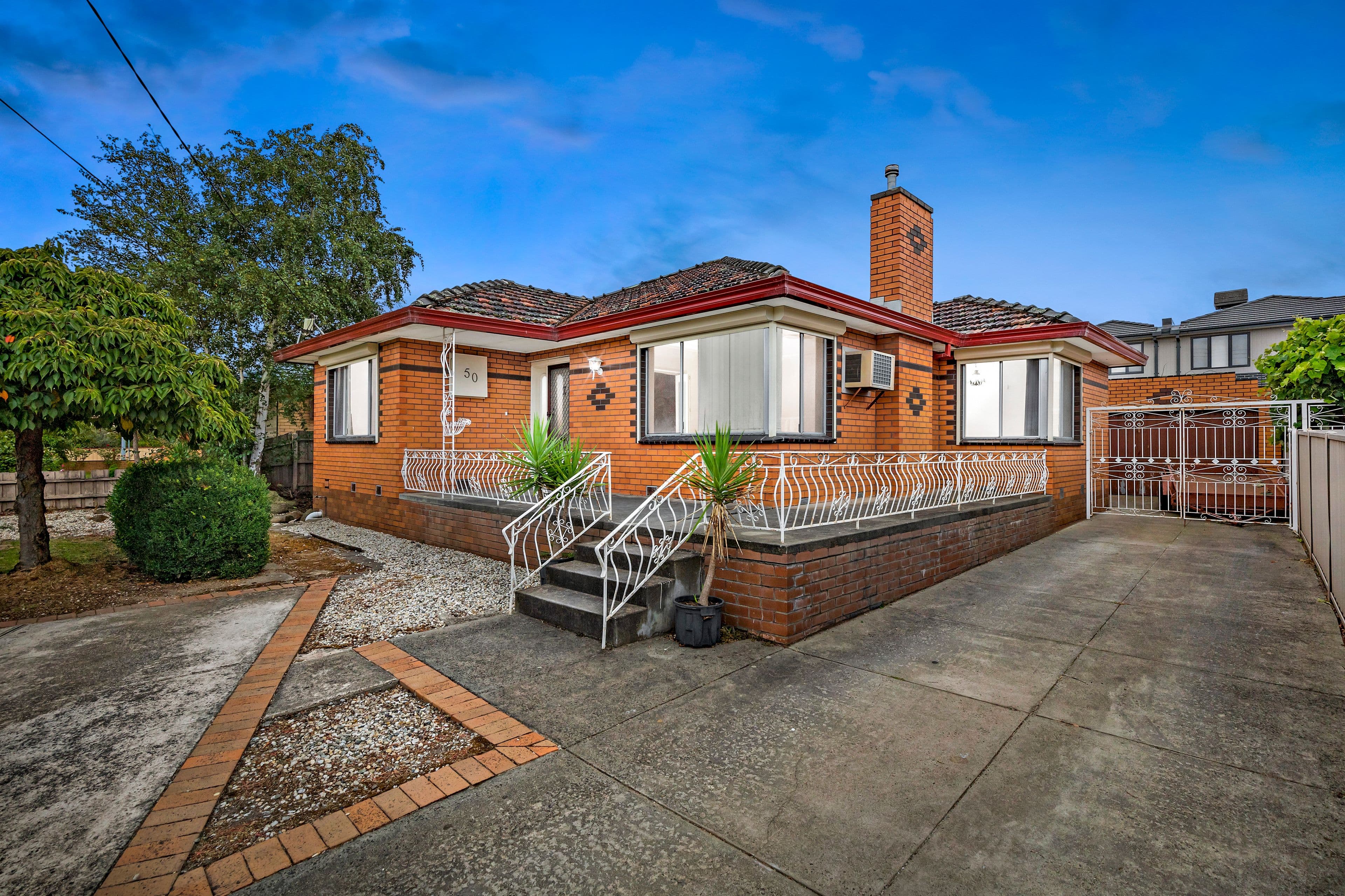 16 Dragon Street, Warwick - Image 1