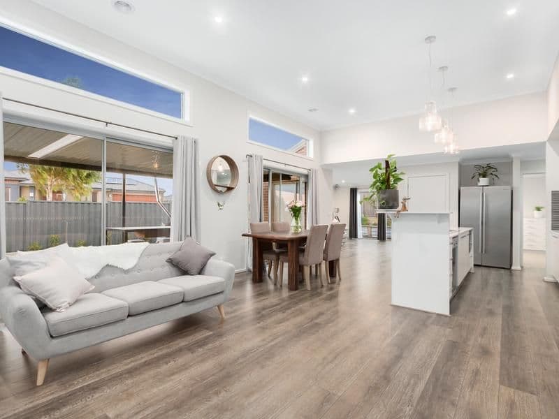 1 Illawarra Way, Pakenham VIC 3810, Pakenham - Thumbnail 2