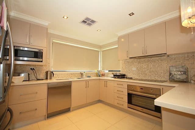 5 Barlow Place, GEORGES HALL NSW 2198, Georges Hall - Thumbnail 3
