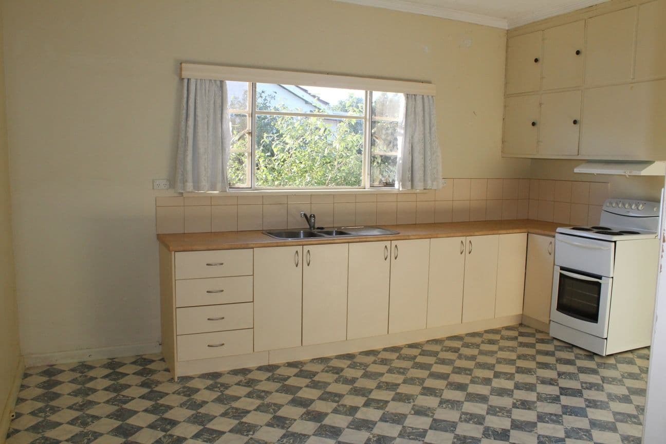 8 Wright Street, Hamilton VIC 3300, Hamilton - Thumbnail 2