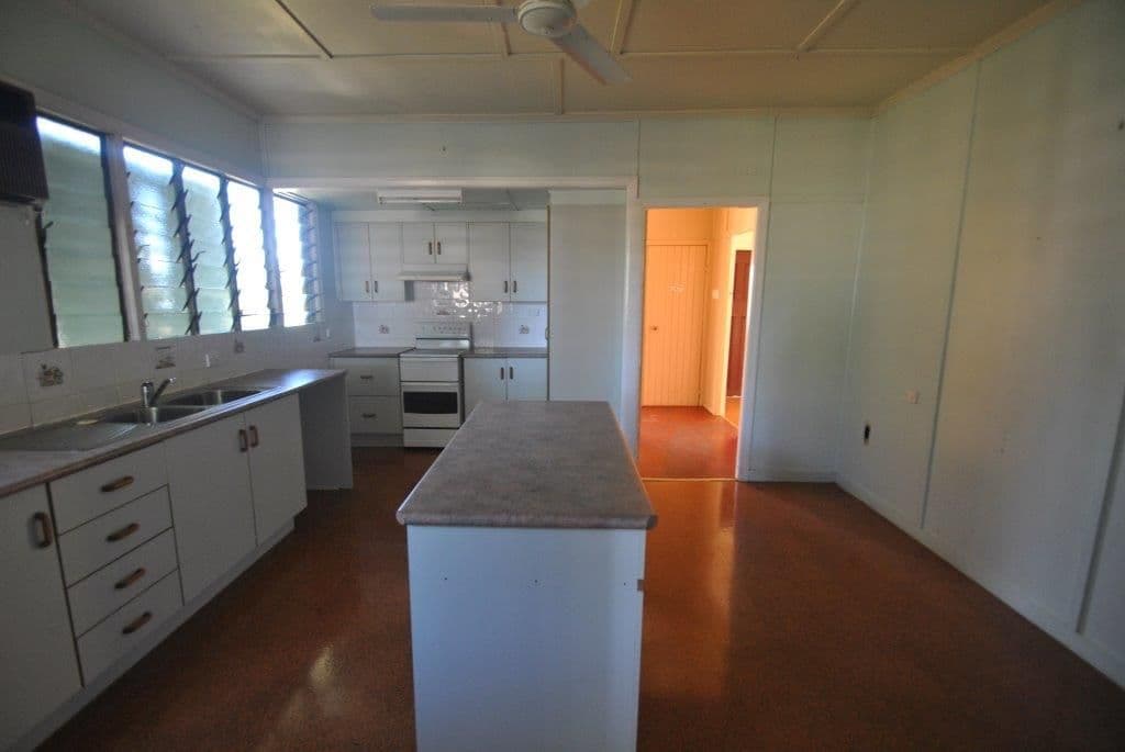 86 Acacia Street, Barcaldine QLD 4725, Barcaldine - Thumbnail 3
