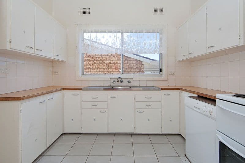 16 Dampier Boulevarde, KILLARNEY VALE NSW 2261, Killarney Vale - Thumbnail 2