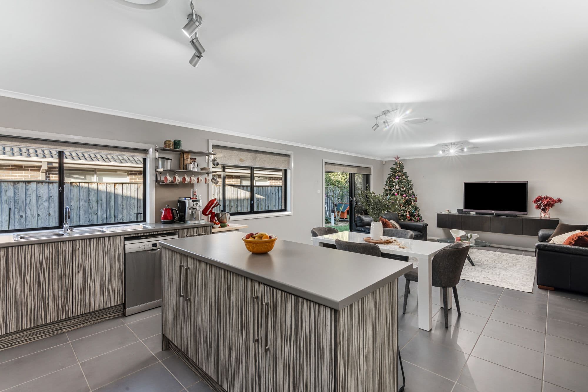 25 Pioneer Drive, Carnes Hill NSW 2171, Carnes Hill - Thumbnail 6