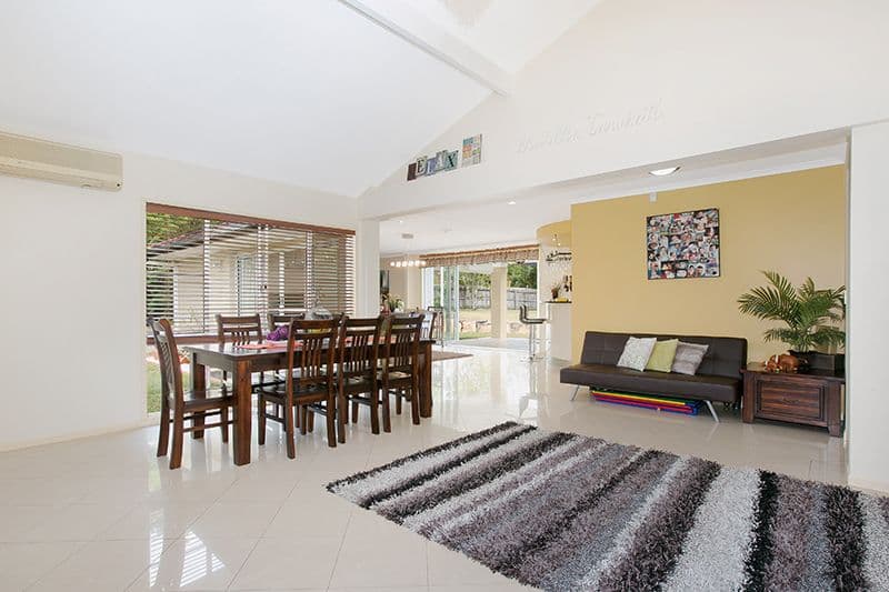 14 Rani Close, MOUNT OMMANEY QLD 4074, Mount Ommaney - Thumbnail 2