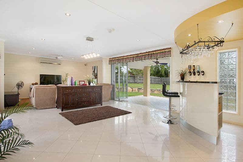 14 Rani Close, MOUNT OMMANEY QLD 4074, Mount Ommaney - Thumbnail 3