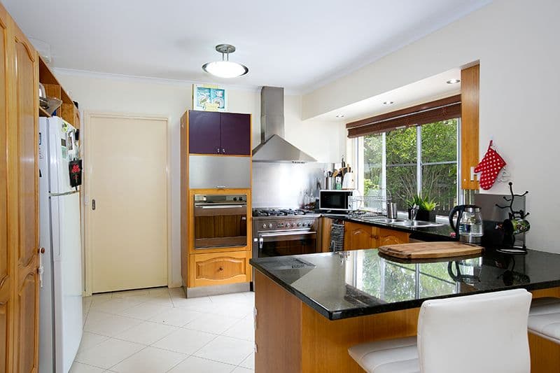14 Rani Close, MOUNT OMMANEY QLD 4074, Mount Ommaney - Thumbnail 4
