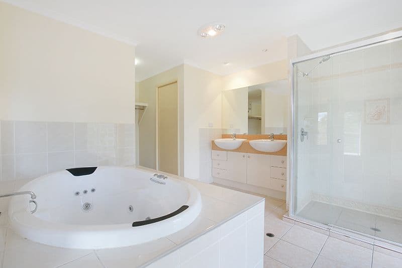 14 Rani Close, MOUNT OMMANEY QLD 4074, Mount Ommaney - Thumbnail 7