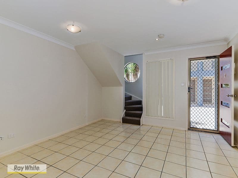 14 Fleet Drive, KIPPA-RING QLD 4021, Kippa-Ring - Thumbnail 2