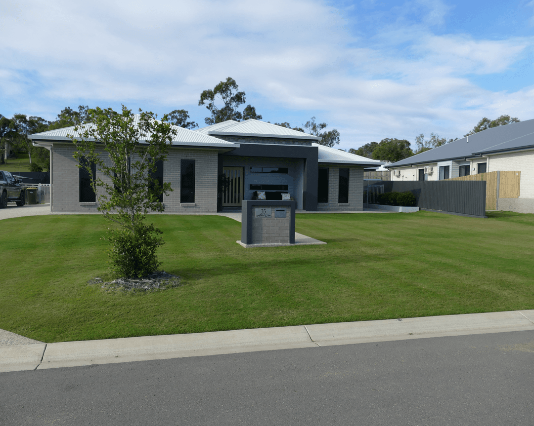 35 Arthur Drive, PARKHURST QLD 4702, Parkhurst - Image 1