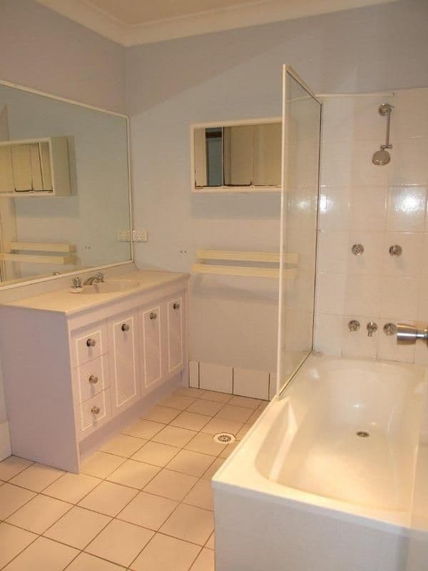 73 Eugaree Street, SOUTHPORT QLD 4215, Southport - Thumbnail 4