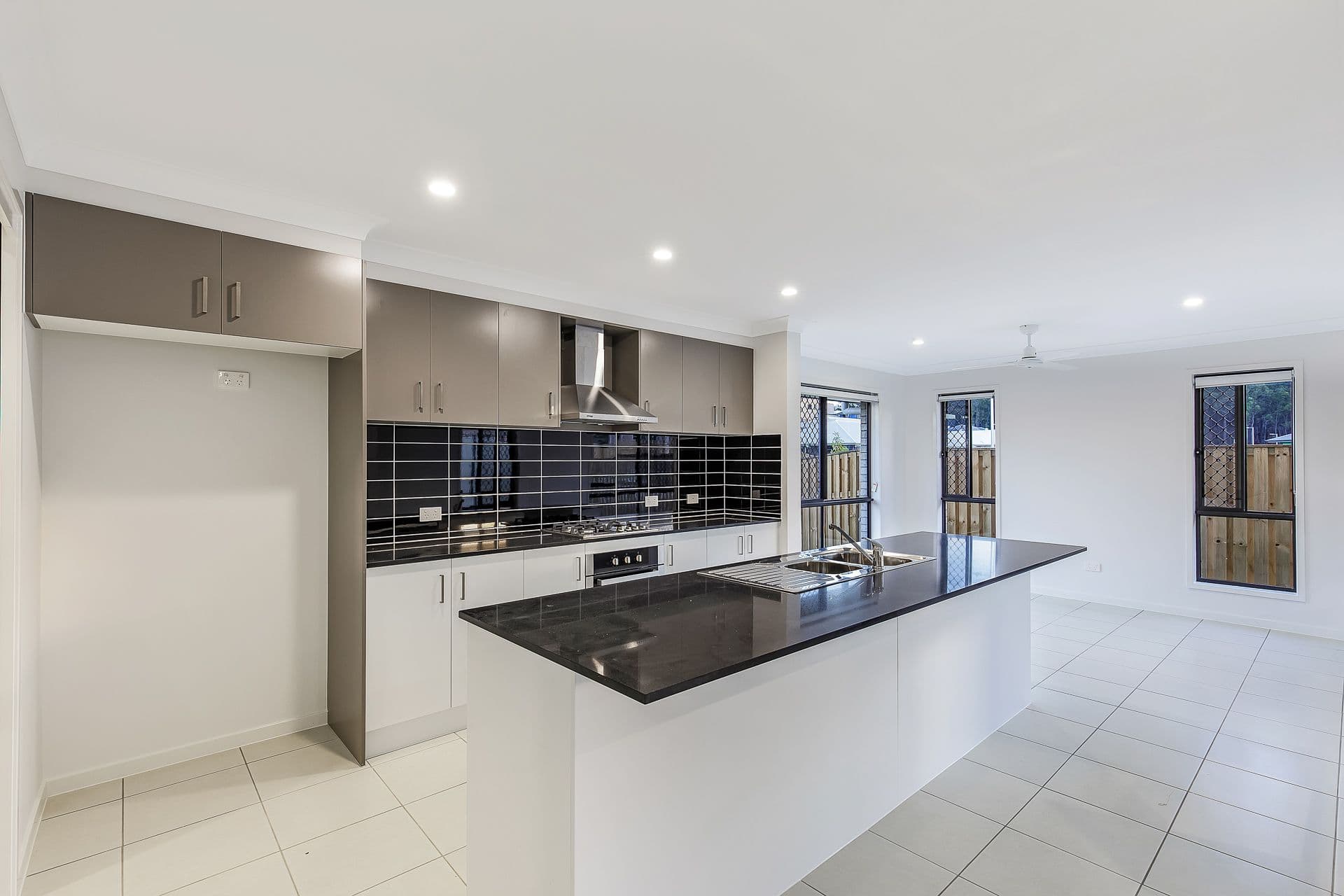 14 Woodline Drive, SPRING MOUNTAIN QLD 4300, Spring Mountain - Thumbnail 3