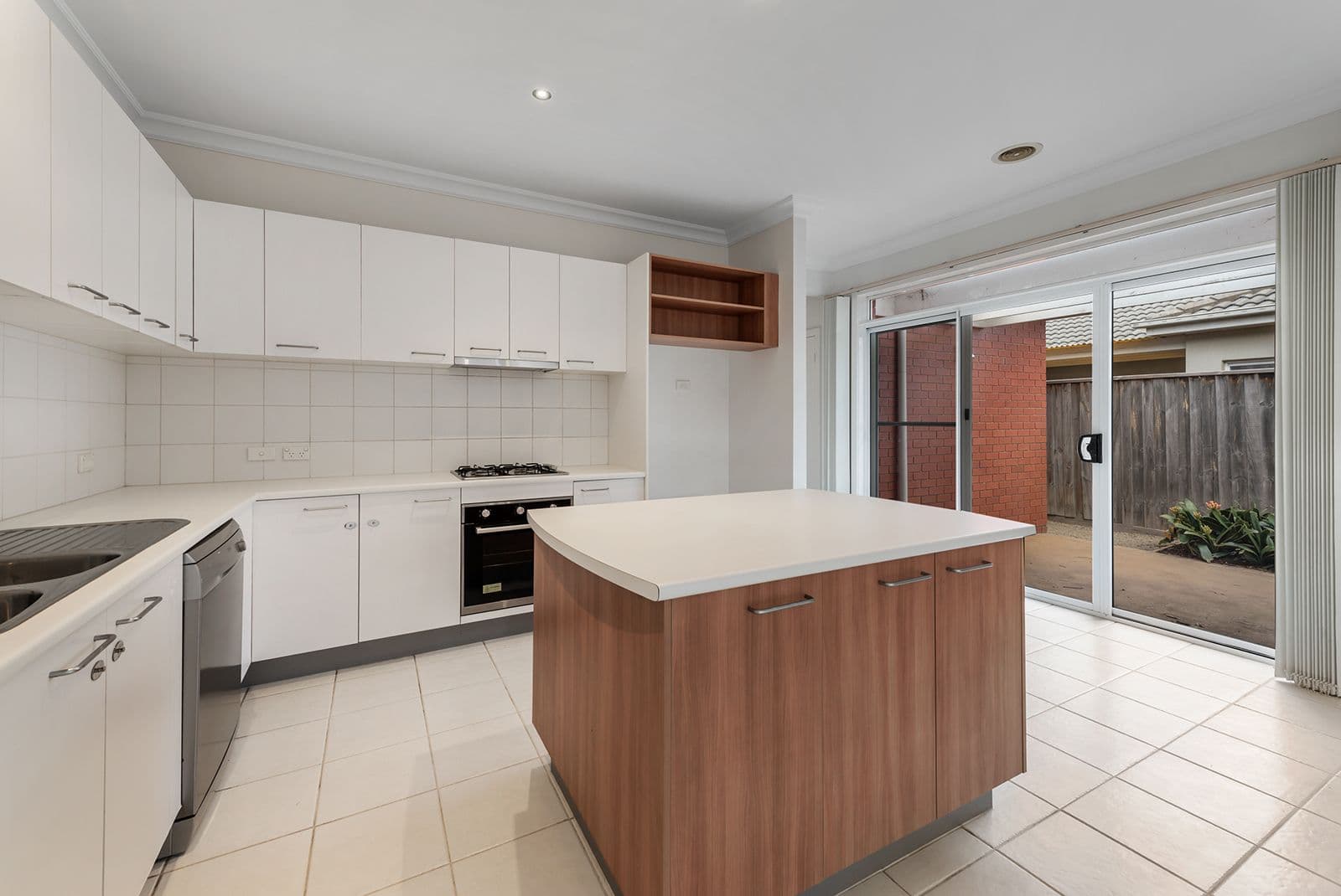7 Crestview Close, Roxburgh Park VIC 3064, Roxburgh Park - Thumbnail 2