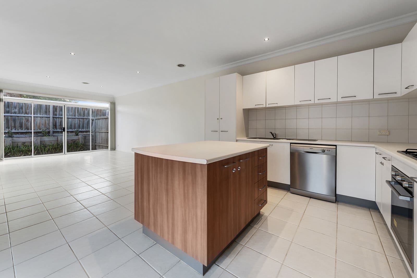 7 Crestview Close, Roxburgh Park VIC 3064, Roxburgh Park - Thumbnail 3