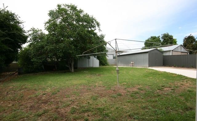 36 Essington Avenue, CLARE SA 5453, Clare - Thumbnail 3