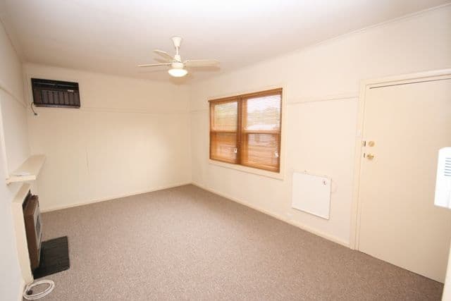 36 Essington Avenue, CLARE SA 5453, Clare - Thumbnail 4