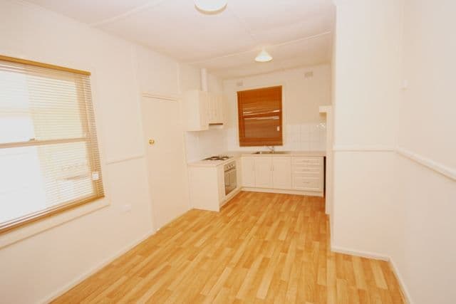36 Essington Avenue, CLARE SA 5453, Clare - Thumbnail 5