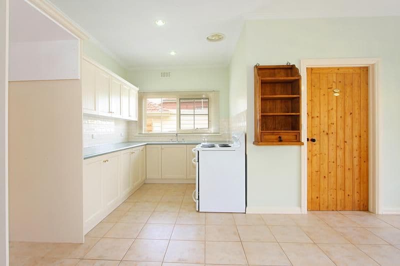 8 Winifred Street, OAKLEIGH EAST VIC 3166, Oakleigh East - Thumbnail 3