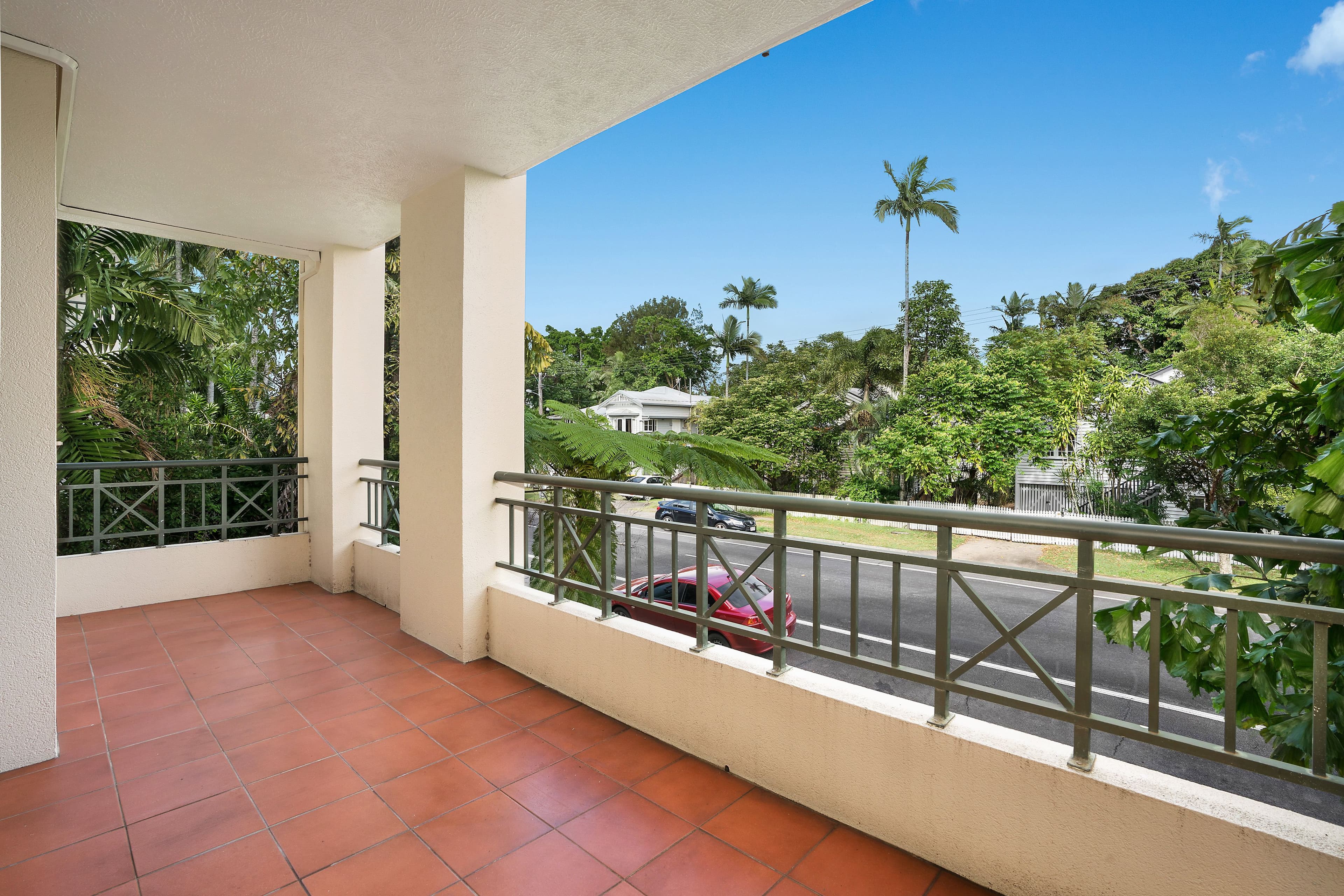 327 Lake Street, Cairns North QLD 4870, Cairns North - Thumbnail 2