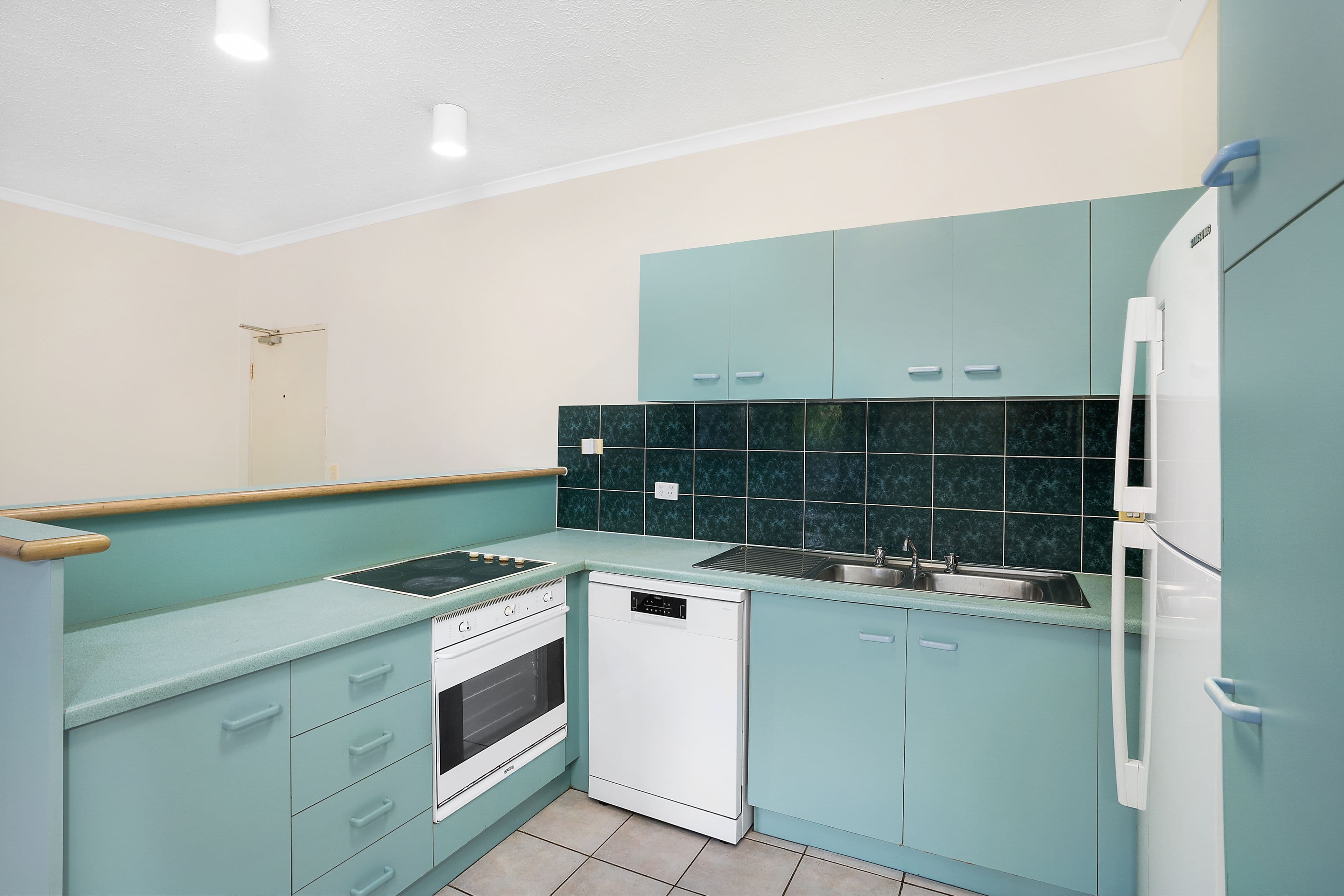 327 Lake Street, Cairns North QLD 4870, Cairns North - Thumbnail 4