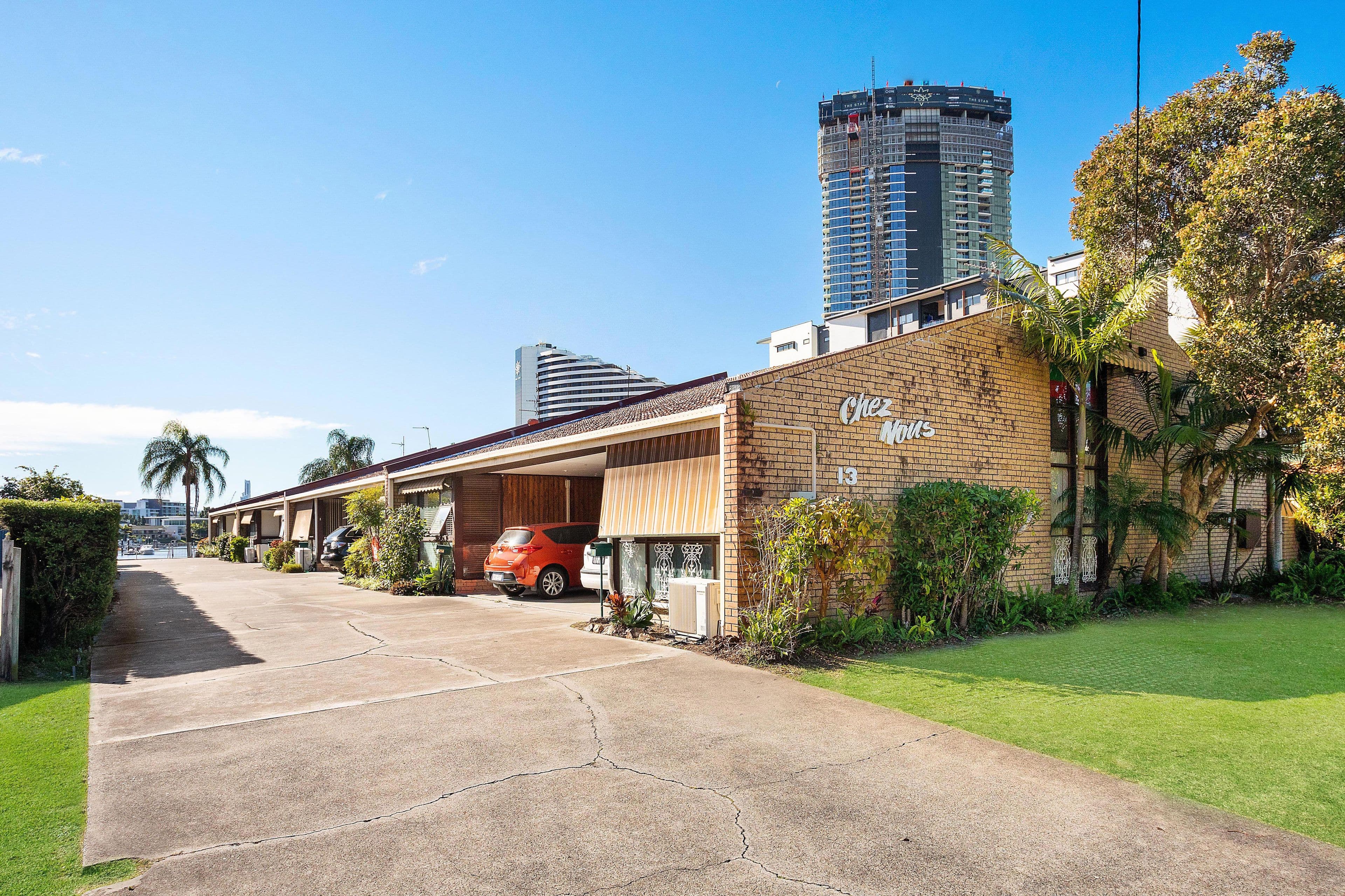 13 Hooker Boulevard, Broadbeach Waters QLD 4218, Broadbeach Waters - Thumbnail 3