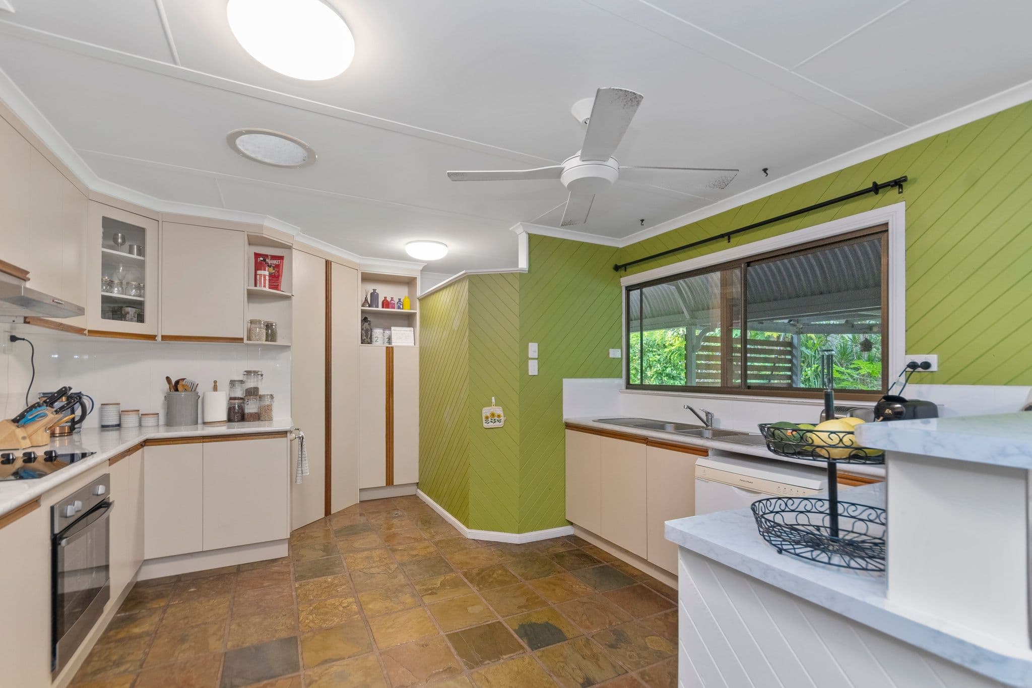 14 Mount Panorama Drive, Alligator Creek QLD 4816, Alligator Creek - Thumbnail 6