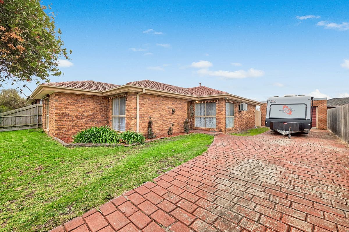 8 Glenbourne Road, Cranbourne VIC 3977, Cranbourne - Thumbnail 2