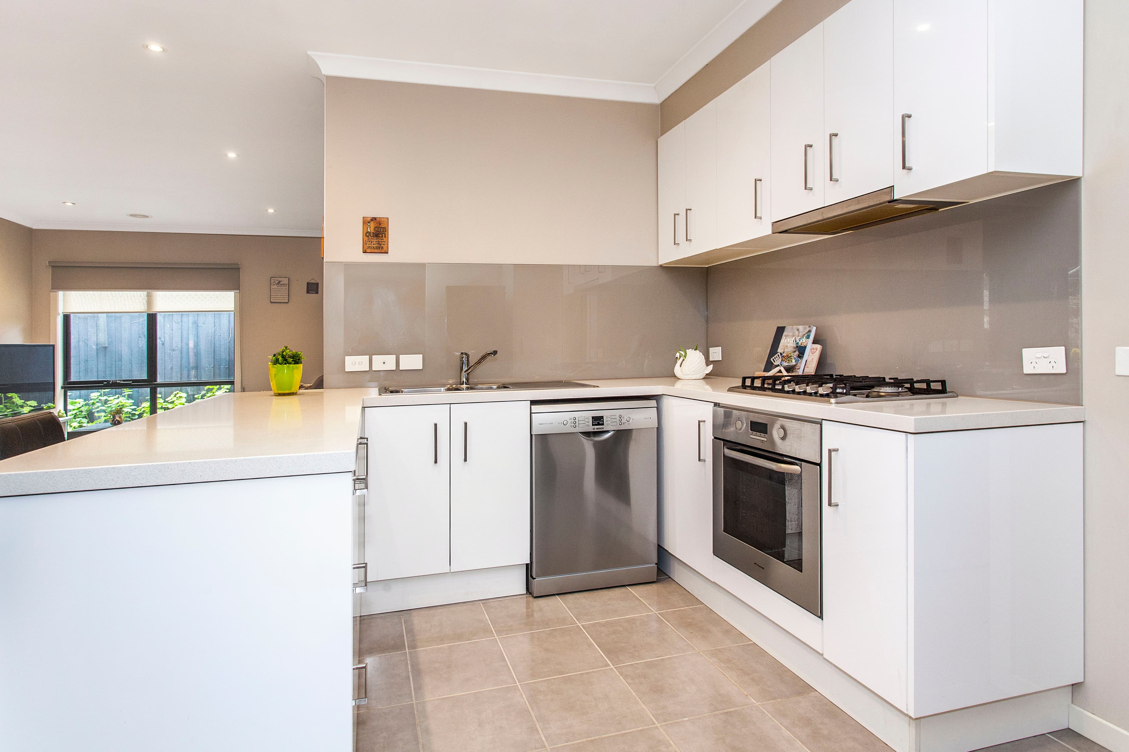 28 Menzies Drive, Burnside Heights - Thumbnail 2