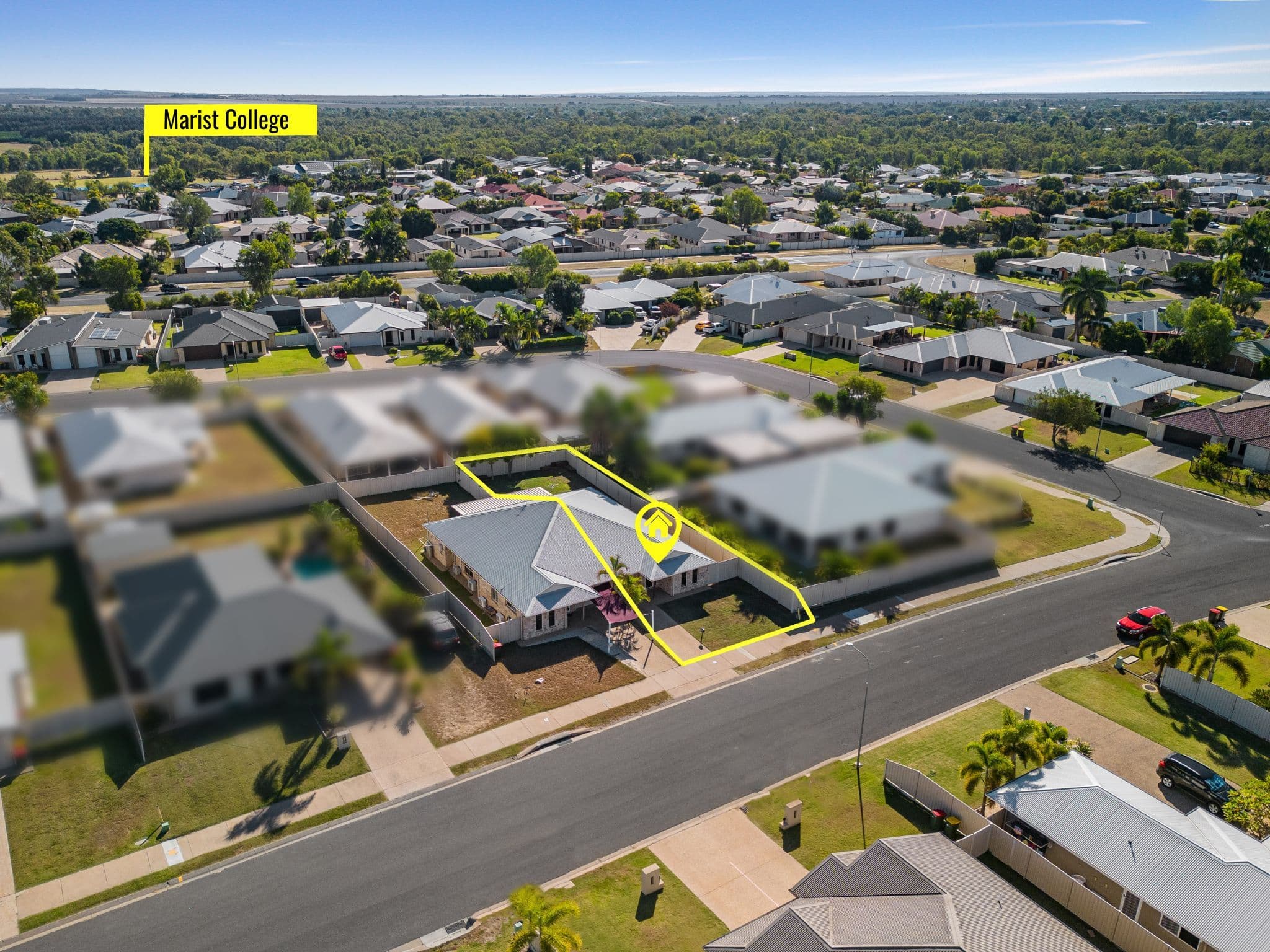 10 Moriarty Street, Emerald QLD 4720, Emerald - Thumbnail 2