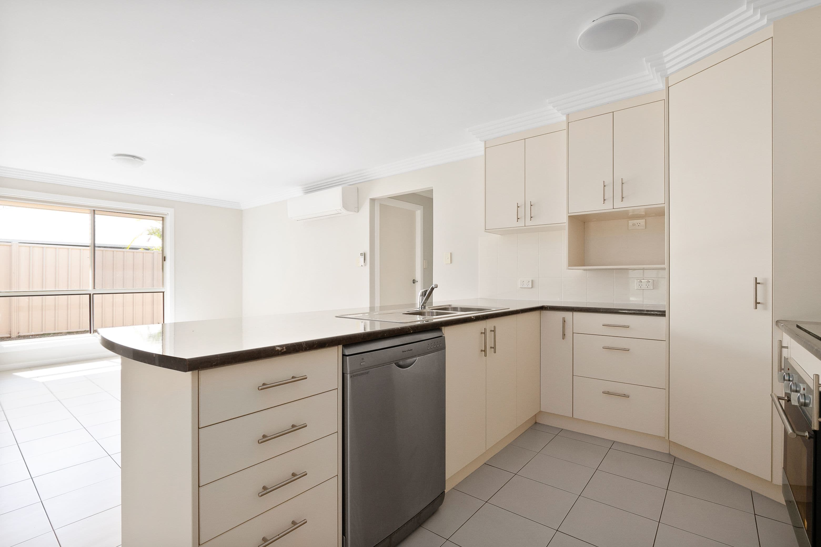10 Moriarty Street, Emerald QLD 4720, Emerald - Thumbnail 4