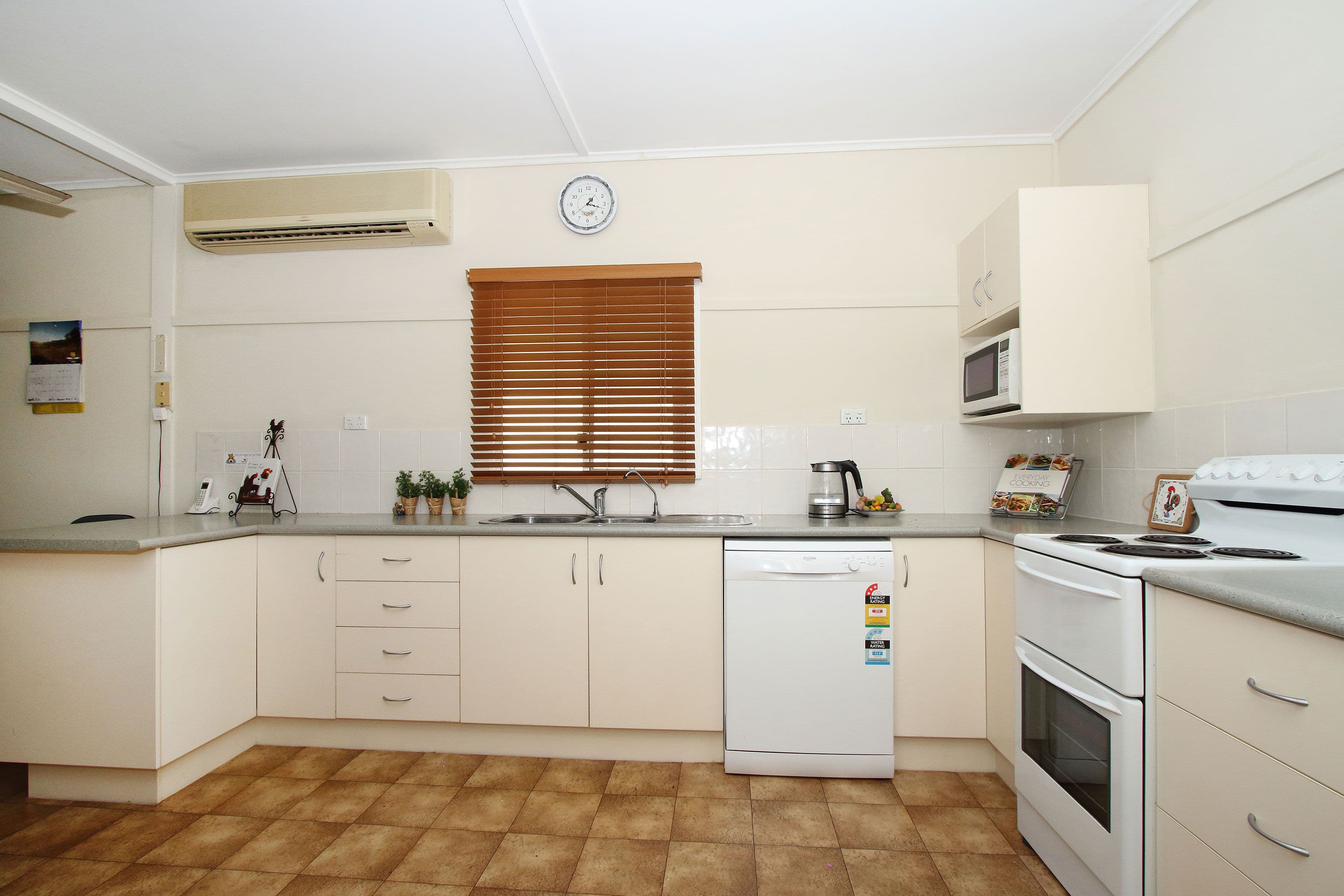 16 Corn Street, Holland Park West QLD 4121, Holland Park West - Thumbnail 2