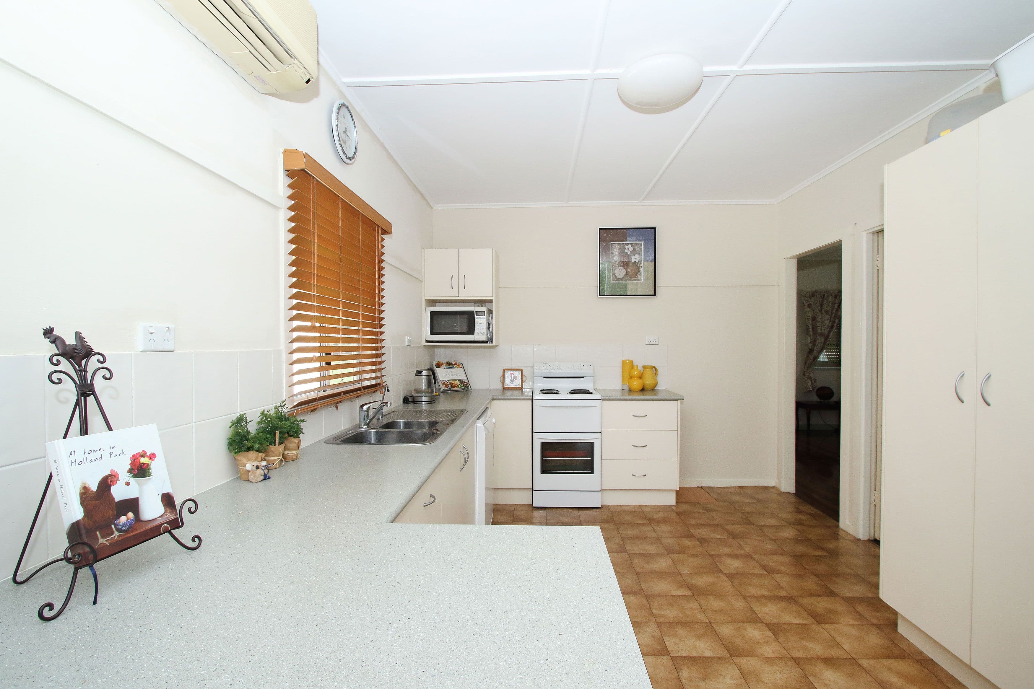 16 Corn Street, Holland Park West QLD 4121, Holland Park West - Thumbnail 3