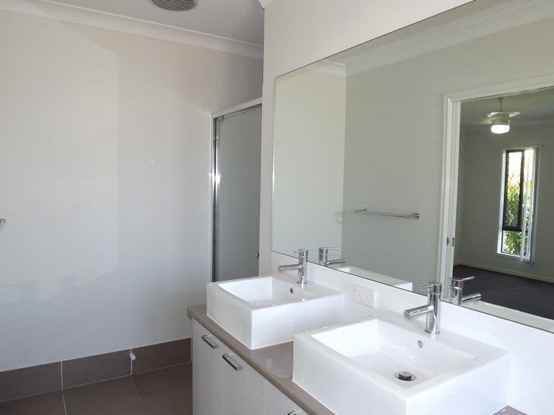 37 Wolseley Way, Upper Coomera QLD 4209, Upper Coomera - Thumbnail 4