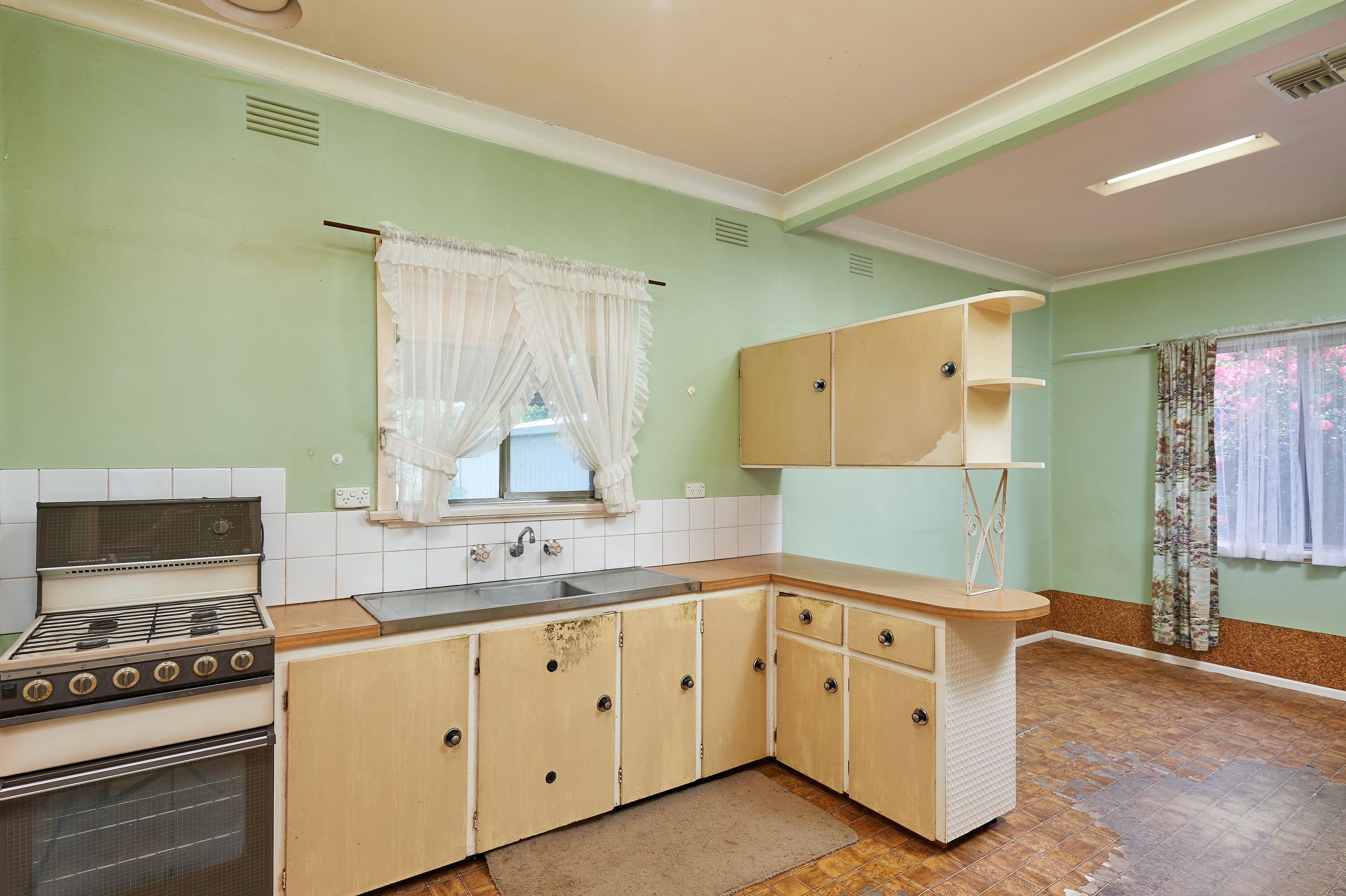 274 Bourke Street, Tolland - Thumbnail 2