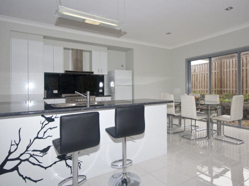 30 Faraday Crescent, PACIFIC PINES QLD 4211, Pacific Pines - Thumbnail 2