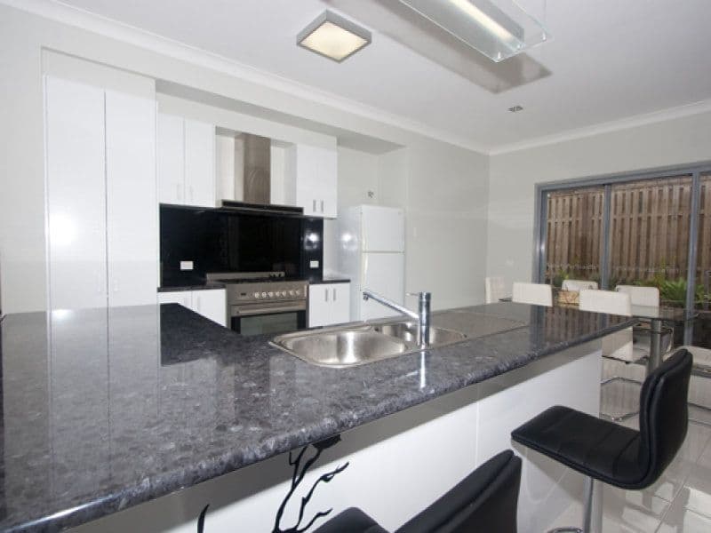 30 Faraday Crescent, PACIFIC PINES QLD 4211, Pacific Pines - Thumbnail 7