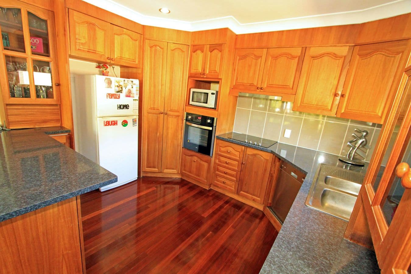 10 Bencke Street, WEST ROCKHAMPTON QLD 4700, West Rockhampton - Thumbnail 4