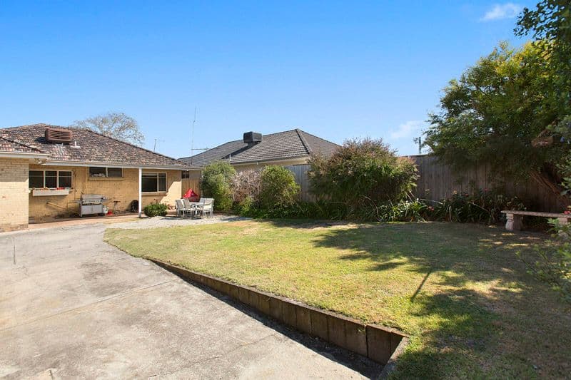 11 Pauline Avenue, DINGLEY VILLAGE VIC 3172, Dingley Village - Thumbnail 4