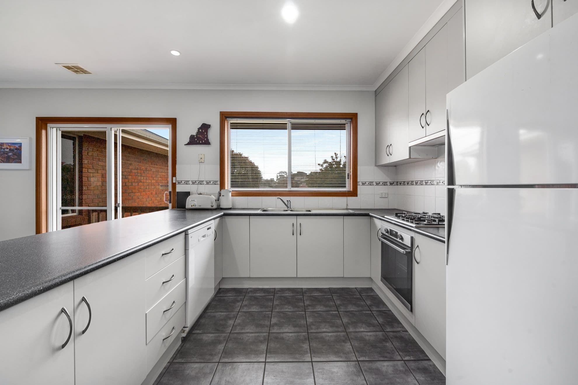 10 Marlow Court, Mount Gambier SA 5290, Mount Gambier - Thumbnail 6